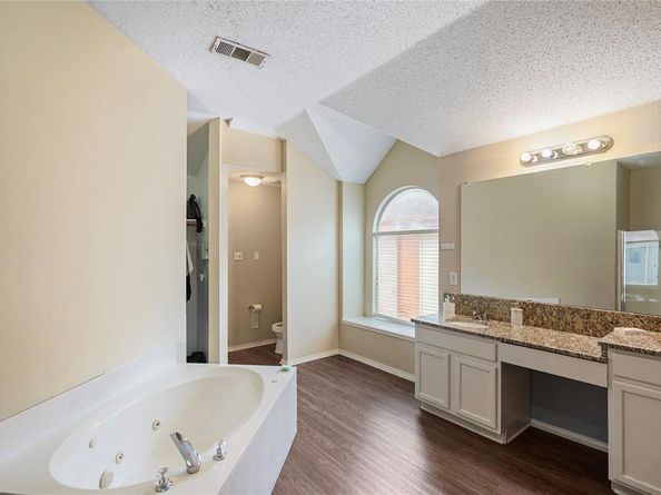 1934  Pin Oak Lane , Lancaster Texas 75146