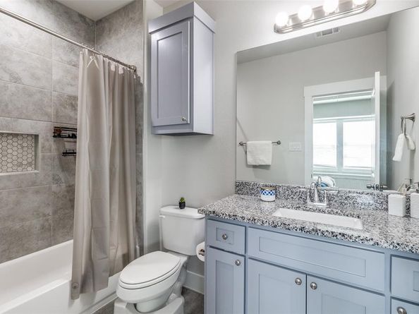 2704  Lucky Lane , Dallas Texas 75241
