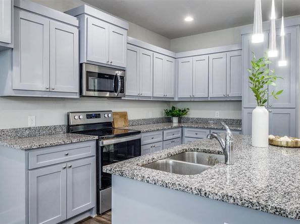 2704  Lucky Lane , Dallas Texas 75241