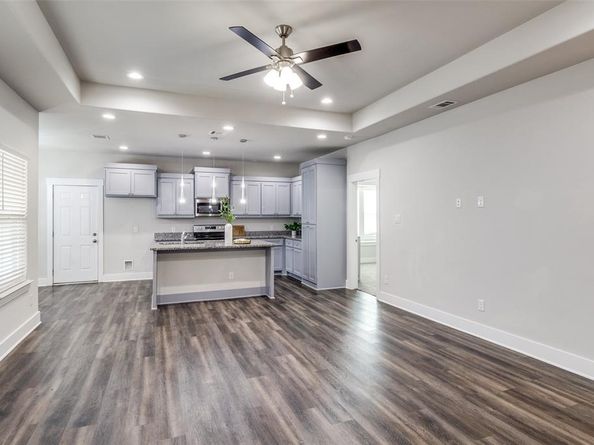 2704  Lucky Lane , Dallas Texas 75241