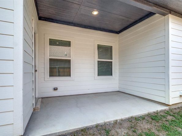 2704  Lucky Lane , Dallas Texas 75241