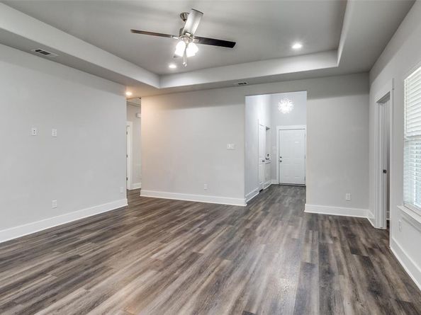 2704  Lucky Lane , Dallas Texas 75241
