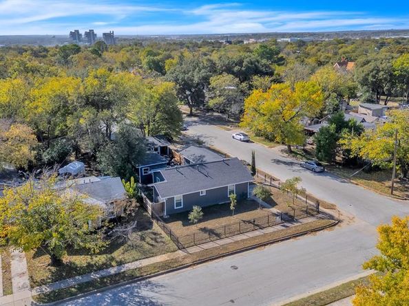 2701  Halbert Street , Fort Worth Texas 76112