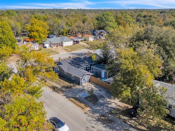 2701  Halbert Street , Fort Worth Texas 76112