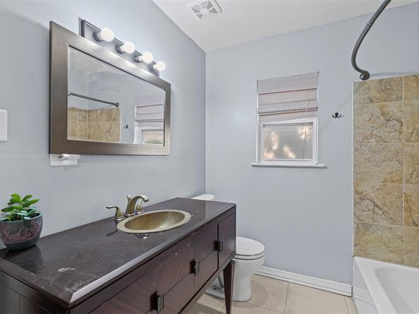 2117 W Lotus Avenue , Fort Worth Texas 76111