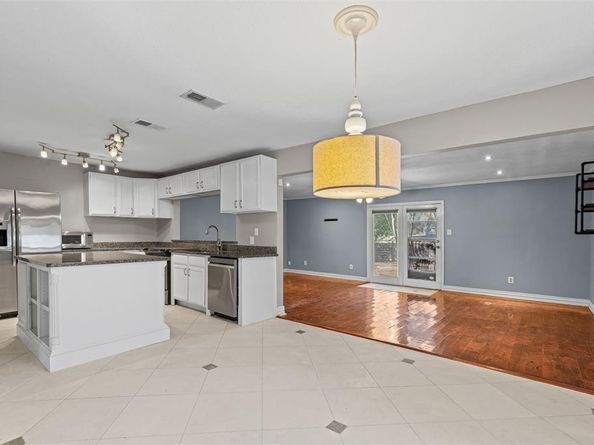 2117 W Lotus Avenue , Fort Worth Texas 76111