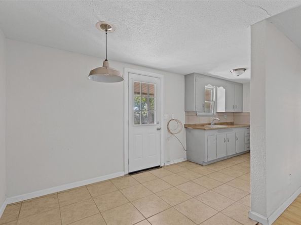 2117 W Lotus Avenue , Fort Worth Texas 76111