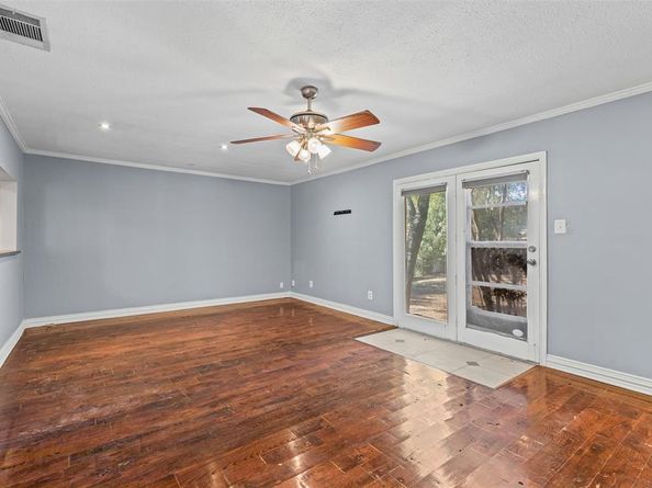 2117 W Lotus Avenue , Fort Worth Texas 76111