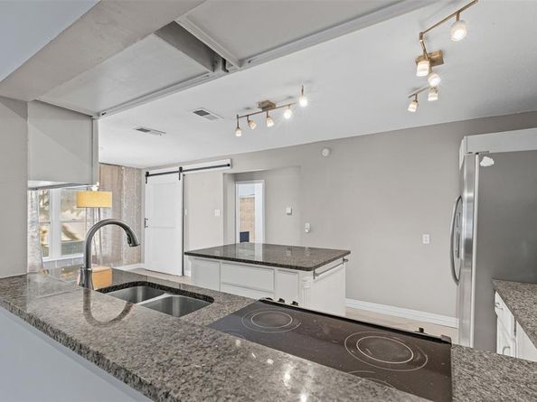 2117 W Lotus Avenue , Fort Worth Texas 76111