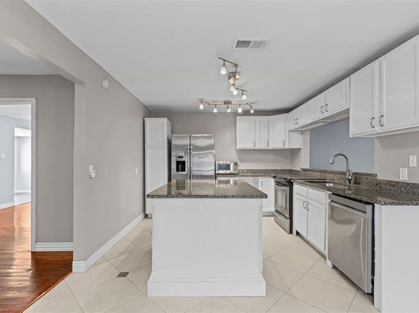 2117 W Lotus Avenue , Fort Worth Texas 76111