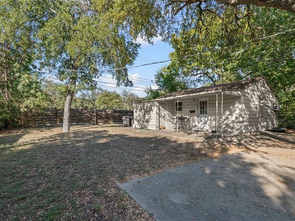 2117 W Lotus Avenue , Fort Worth Texas 76111