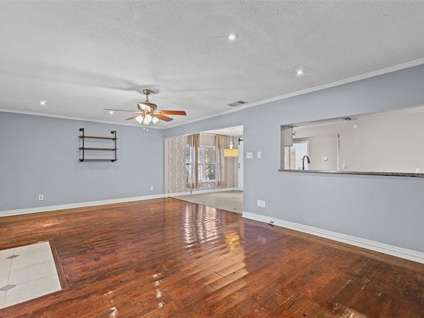 2117 W Lotus Avenue , Fort Worth Texas 76111