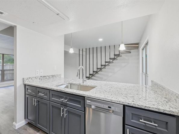 2702  Douglas Avenue  121, Dallas Texas 75219