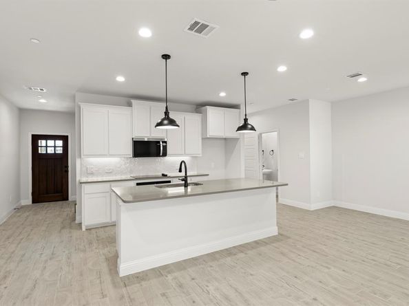 6945  Mustang Isle Drive , Dallas Texas 75228