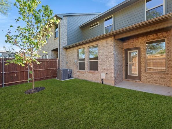 6945  Mustang Isle Drive , Dallas Texas 75228