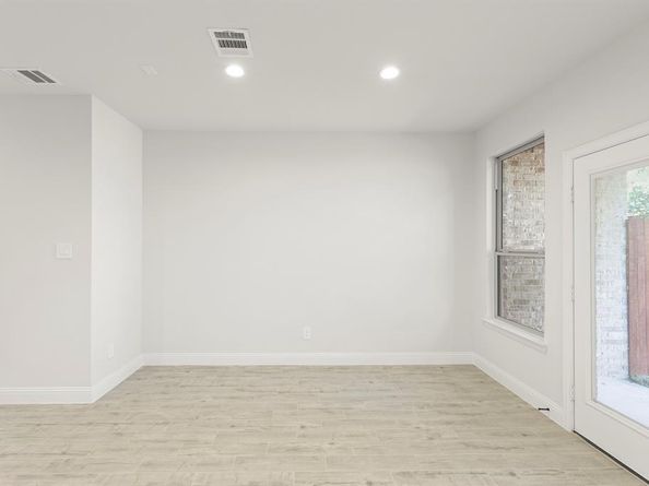 6945  Mustang Isle Drive , Dallas Texas 75228