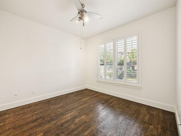 643  Senda  , Irving Texas 75039
