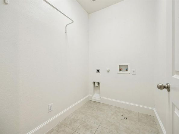 643  Senda  , Irving Texas 75039