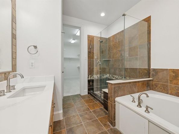 643  Senda  , Irving Texas 75039