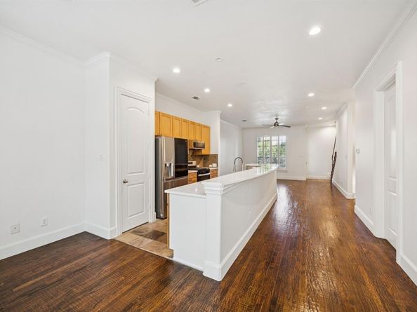 643  Senda  , Irving Texas 75039