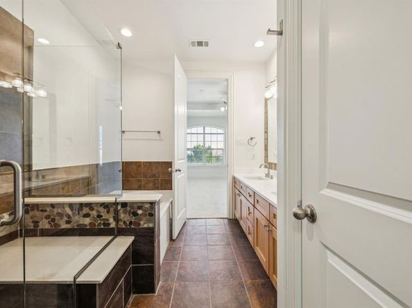 643  Senda  , Irving Texas 75039