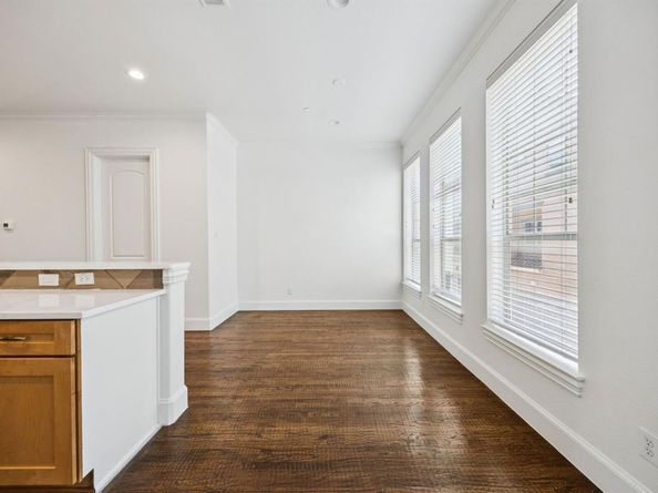 643  Senda  , Irving Texas 75039