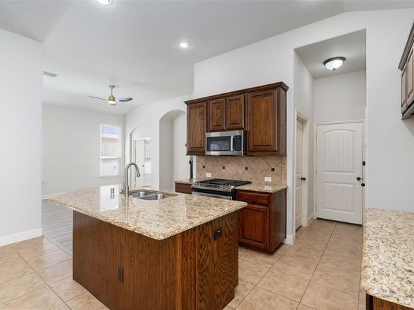 1124  Spanish Moss Drive , Savannah Texas 76227