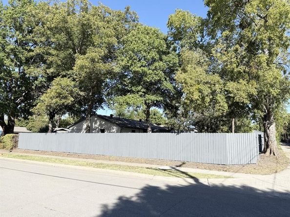 300 N Cottonwood Drive , Richardson Texas 75080