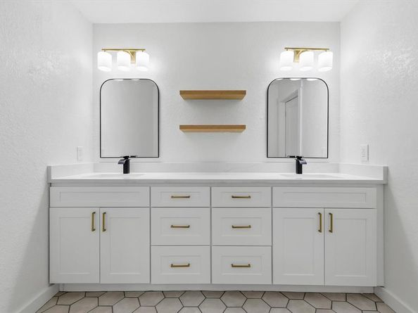 5940  Hunters View Lane , Dallas Texas 75232