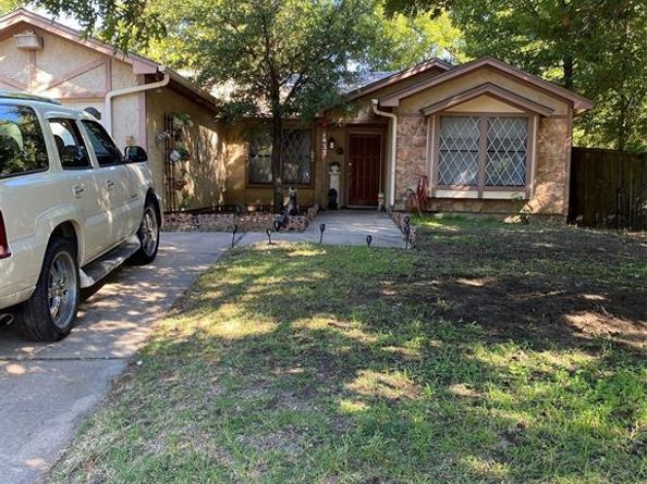 1433  Spring Willow Drive , Arlington Texas 76018