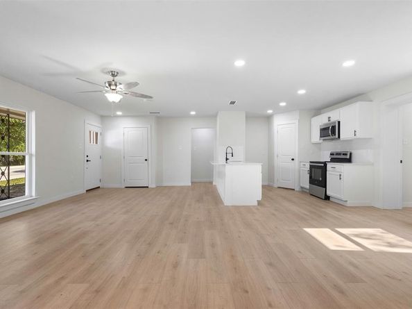 1610 SW 3rd Street , Grand Prairie Texas 75051