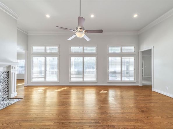 4112  Fairlakes Court , Dallas Texas 75228