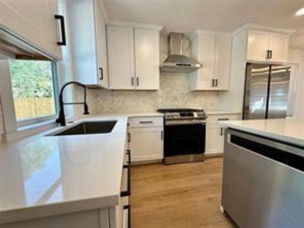 3719  Metropolitan Avenue , Dallas Texas 75210