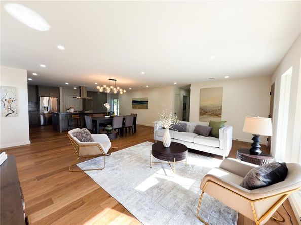 1326  Stevens Ridge Drive , Dallas Texas 75211