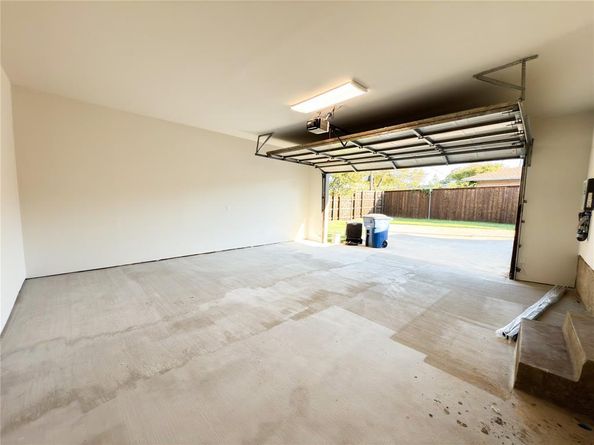 1326  Stevens Ridge Drive , Dallas Texas 75211