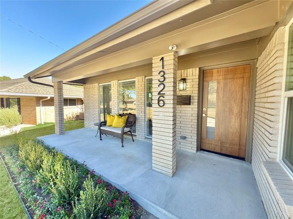 1326  Stevens Ridge Drive , Dallas Texas 75211