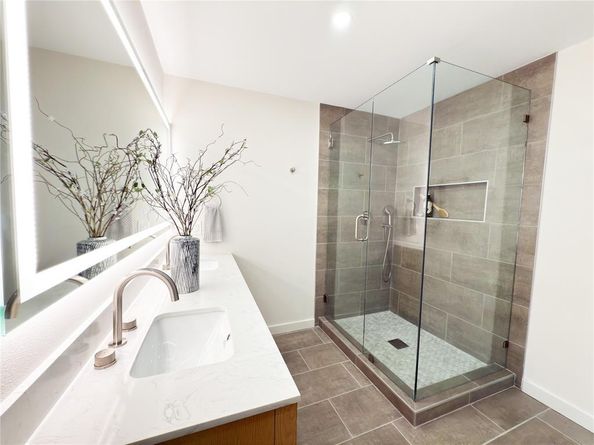 1326  Stevens Ridge Drive , Dallas Texas 75211