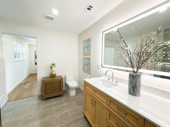 1326  Stevens Ridge Drive , Dallas Texas 75211
