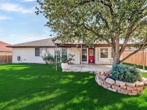 6610  Glen Falls Drive , Arlington Texas 76001