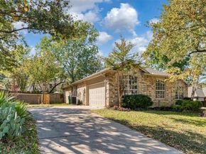 716  Red Oak  , Crowley Texas 76036
