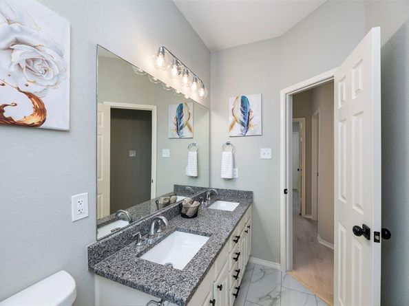 716  Red Oak  , Crowley Texas 76036