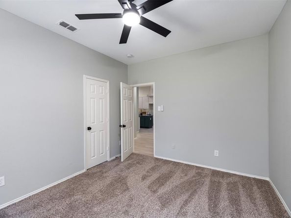 716  Red Oak  , Crowley Texas 76036