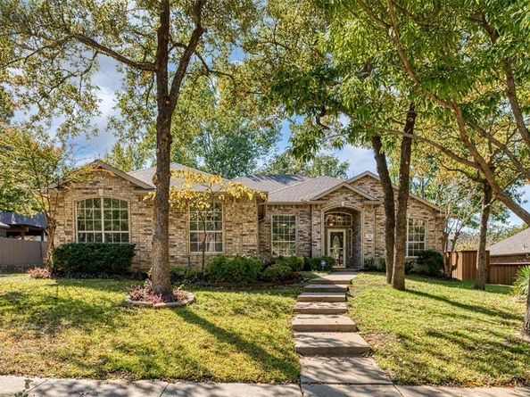 716  Red Oak  , Crowley Texas 76036