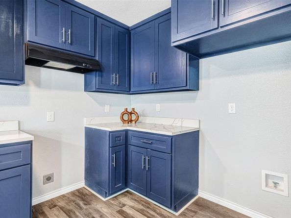 4042  Ladale Drive , Dallas Texas 75212