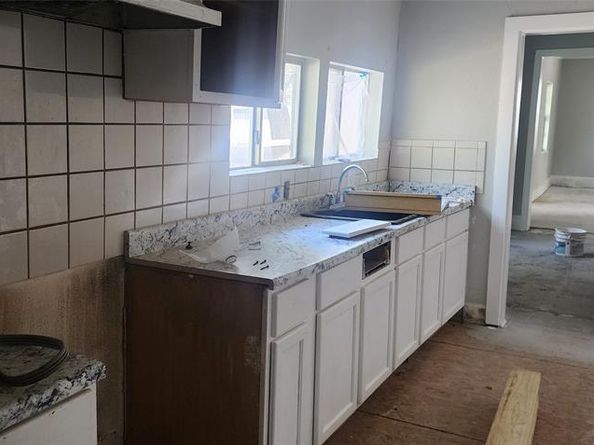 940 W 7th Street , Dallas Texas 75208