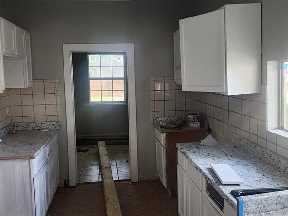 940 W 7th Street , Dallas Texas 75208