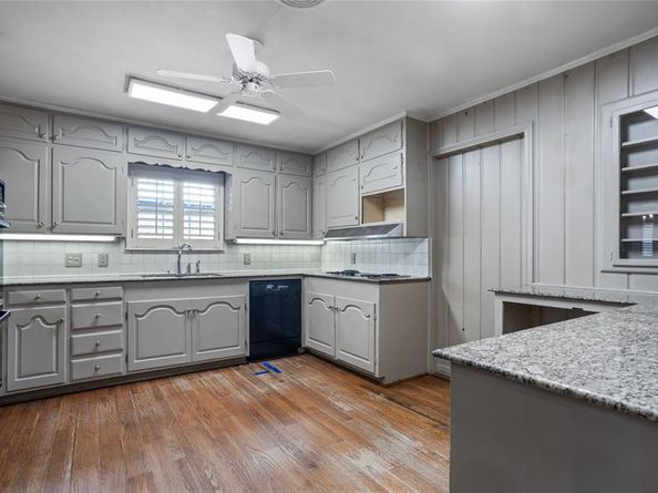 308 N Bailey Avenue , Fort Worth Texas 76107