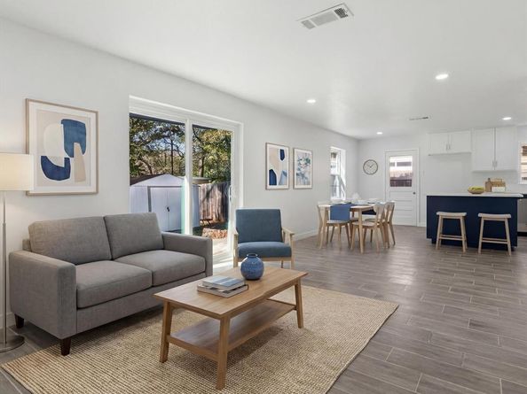 4045  Wind River Drive , Dallas Texas 75216