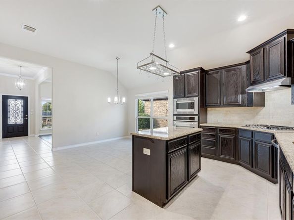 5022  Hidden Creek Road , Garland Texas 75043