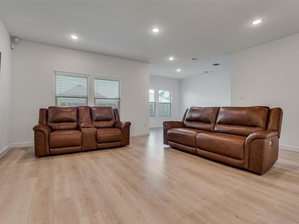 1225  Eagle Mountain Drive , Dallas Texas 75253